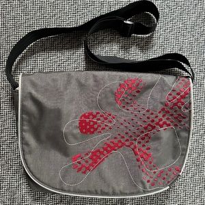 Vintage CRUMPLER “Mood Smuggler M” Bag - Gray and Red Stitching - fits 13" 💻